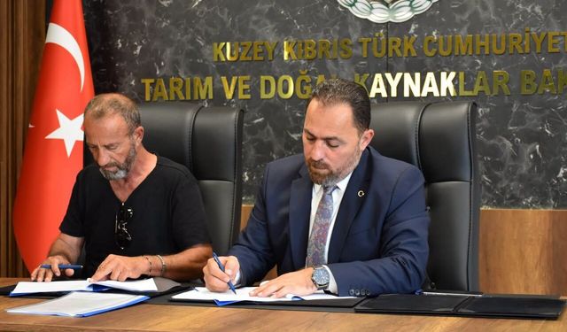 Bakan Çavuş, balıkçı barınaklarının işletilmesine ilişkin protokole imza attı