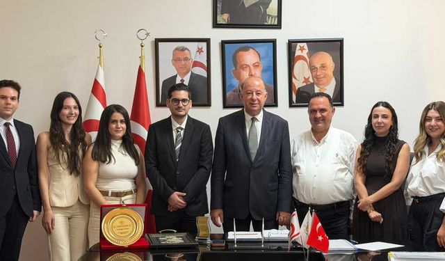 Dinçyürek: Genç hekimlerin haklı mücadelesinin yanındayız