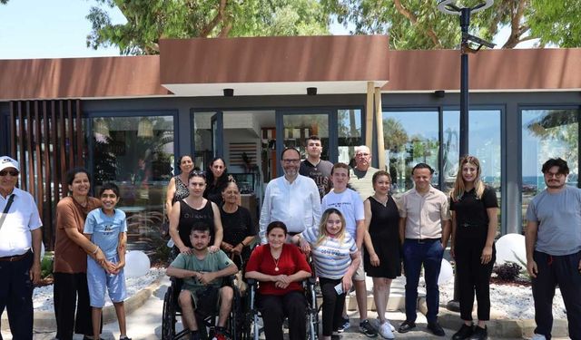 Başkan Sadıkoğlu, özel gereksinimli bireyler ve aileleriyle buluştu