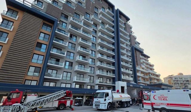 Apartman Yangını: Tahliyeler Sürüyor