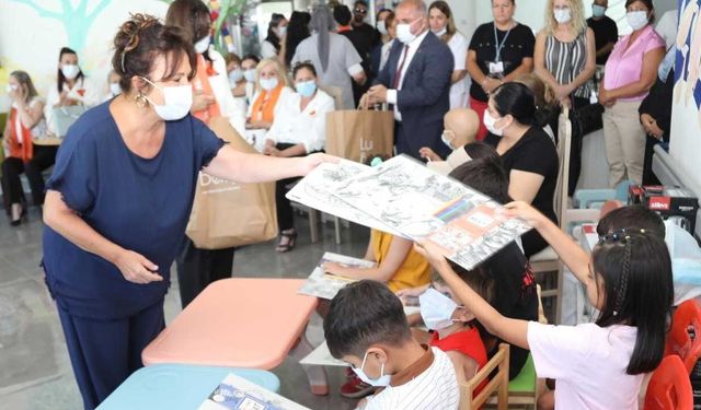 Zerrin Üstel’den çocuklara anlamlı ziyaret