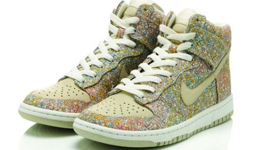 Nike‘dan yeni bir haber ve yeni bir koleksiyon var. Nike Liberty Collection yazın son vakitlerini rengarenk geçirmek için ideal. Biz bu koleksiyonu çok sevdik. Yaz bitmeden edinin deriz.