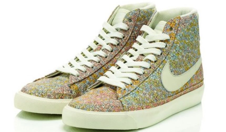 Nike‘dan yeni bir haber ve yeni bir koleksiyon var. Nike Liberty Collection yazın son vakitlerini rengarenk geçirmek için ideal. Biz bu koleksiyonu çok sevdik. Yaz bitmeden edinin deriz.