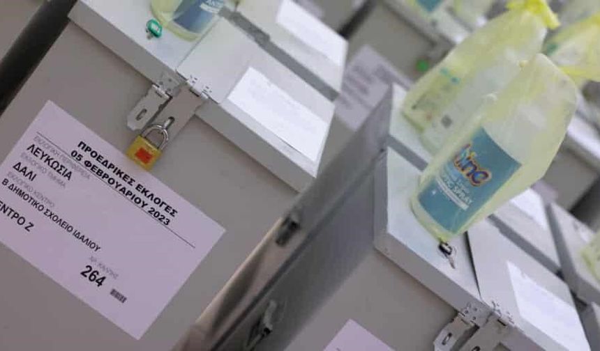 Güney Kıbrıs’taki başkanlık seçimlerinde oy verme işlemi devam ediyor