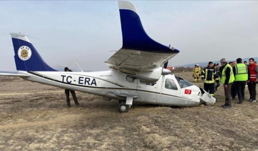 Isparta'da motoru bozulan eğitim uçağı araziye zorunlu iniş yaptı