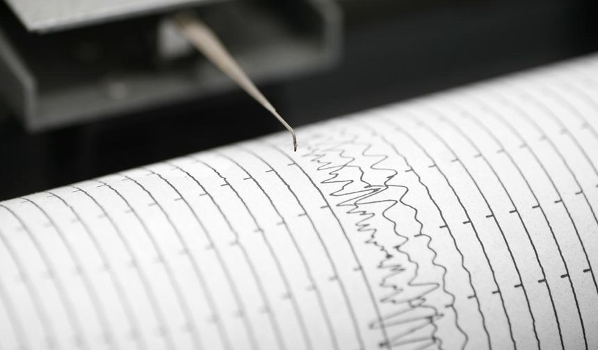 Japonya'nın batısında 6,4 ve 5 büyüklüğünde iki deprem meydana geldi