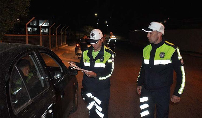 Polis ekipleri, trafikte göz açtırmıyor... 58 Araç trafikten men edildi...