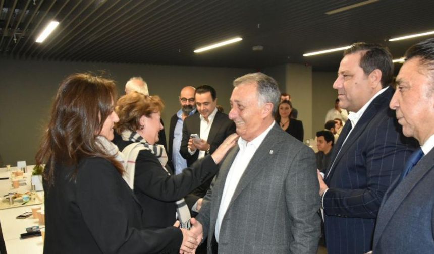 Beşiktaş Kulübü Başkanı Ahmet Nur Çebi kulüp çalışanlarıyla vedalaştı