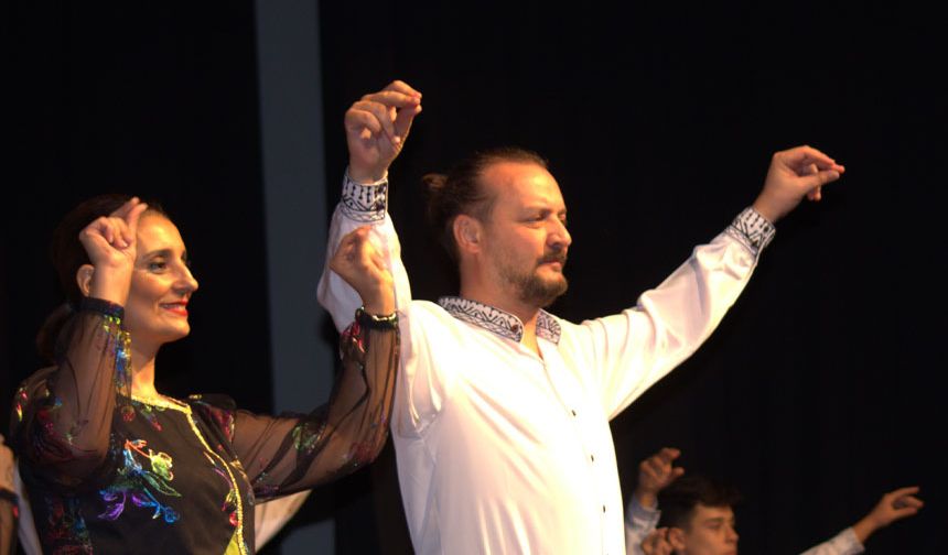 Beyarmudu Belediyesi Halk Dansları Topluluğu 10’uncu Yıl Şöleni yapıldı