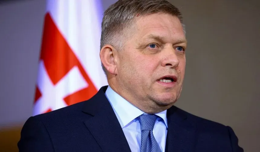 Slovakya Başbakanı Fico'ya silahlı saldırı: Karnından vuruldu