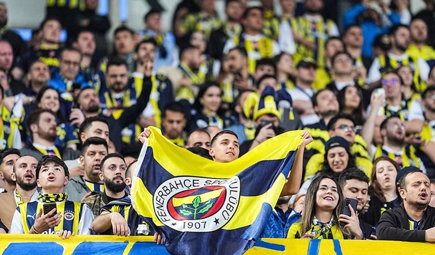 Fenerbahçe tribünlerinden "istifa" tezahüratları