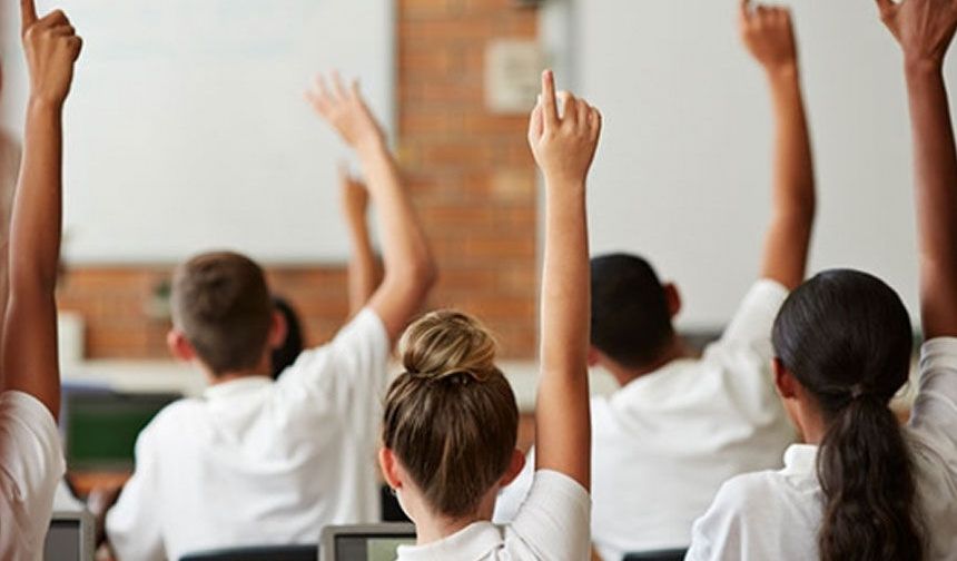 Polis, “Güvenli Okul Projesi” kapsamında velilere yönelik konferans düzenliyor