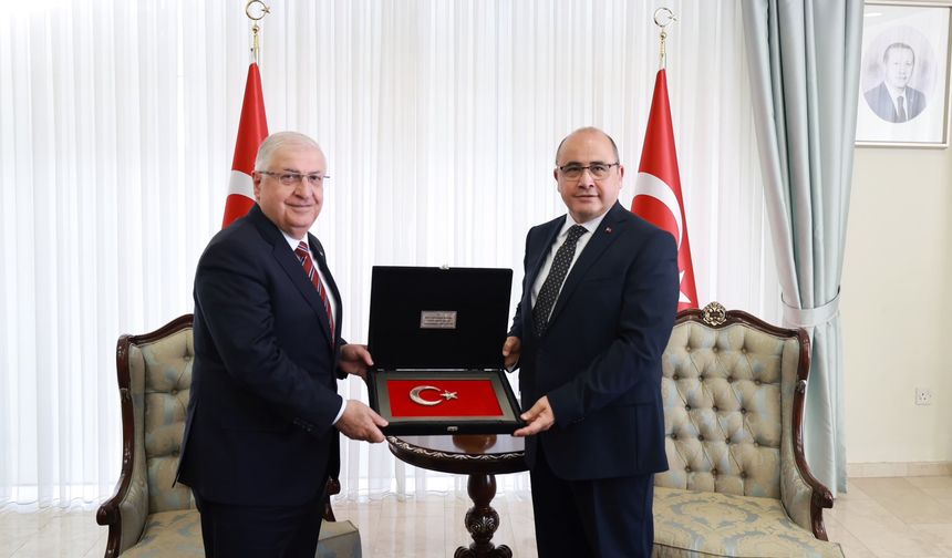 TC Savunma Bakanı, Büyükelçi Başçeri'yi ziyaret etti