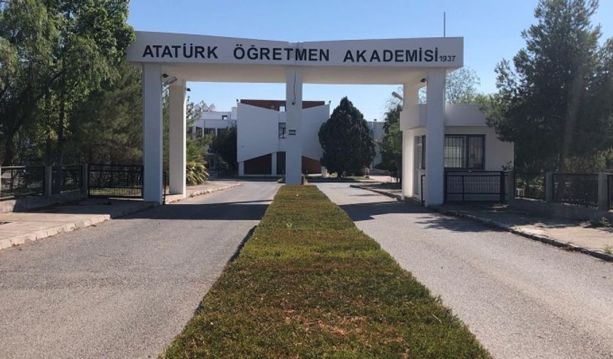 Atatürk Öğretmen Akademisi öğrencileri değiştirilen öğretmenlik sınav tüzüğünün geri çekilmesini istedi