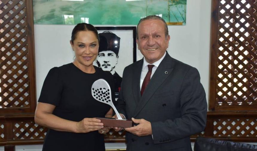 Ataoğlu, Hülya Avşar'ı kabul etti