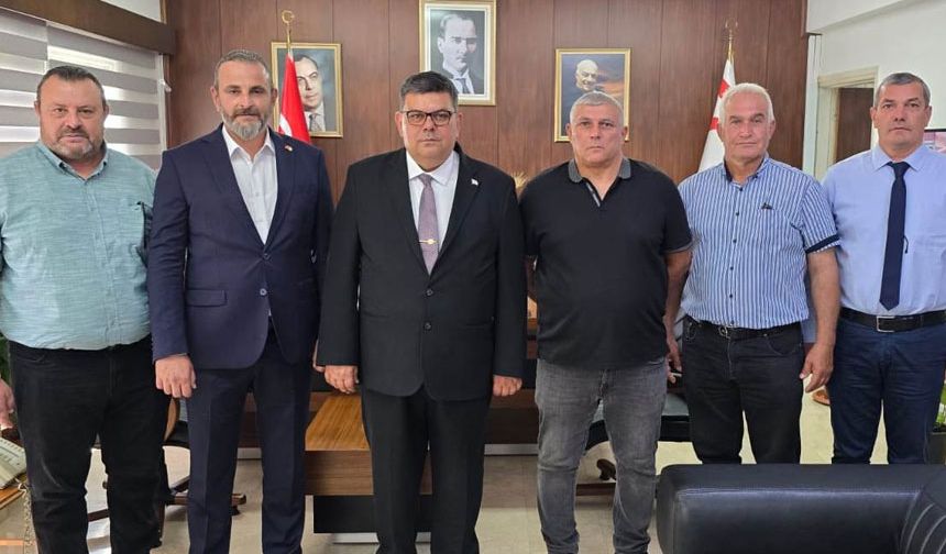 Maliye Bakanı Berova, KKTC Avcılık Federasyonu Başkanı Saygıner ve heyetini kabul etti