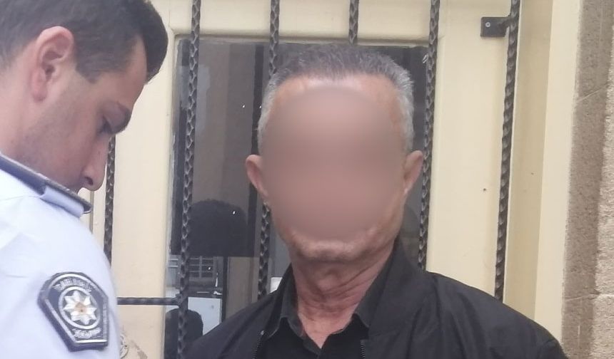 Eşini ve kızını bıçakla kovaladı...