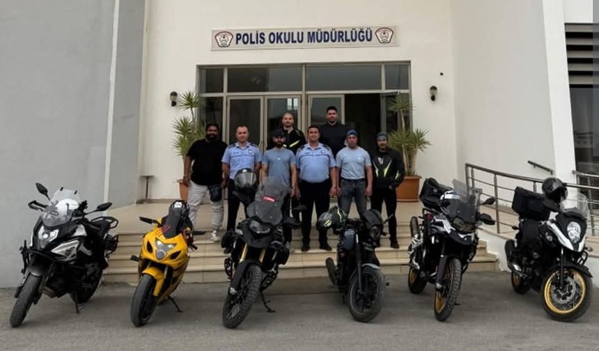 Polisten motosiklet sürücülerine trafikte güvenli toplu sürüş eğitimi verildi