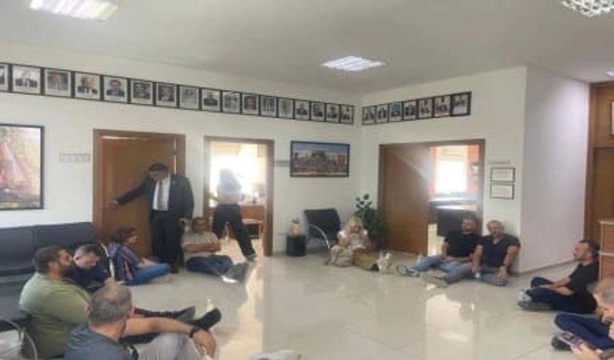 KTOEÖS, Milli Eğitim Bakanlığında şok oturma eylemi başlattı