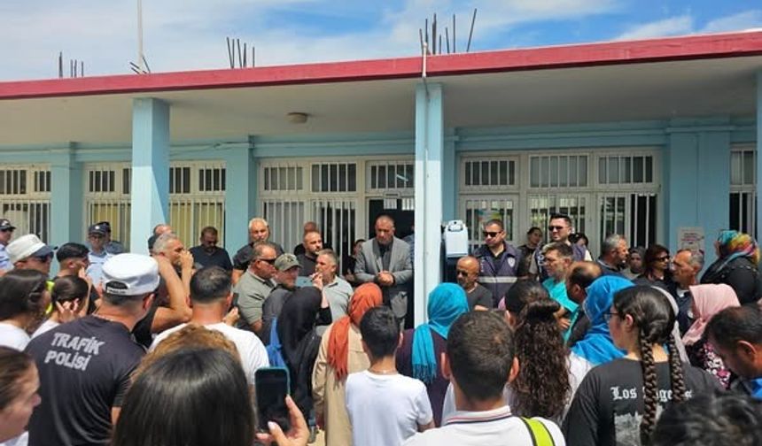 Yenierenköy’de veliler eylem yaptı