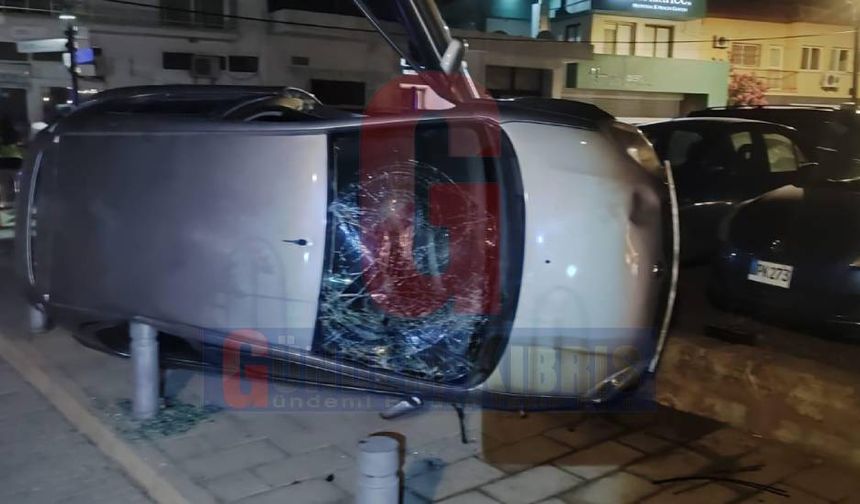 Kaldırımda yürüyen yayalara çarptı: 1’i çocuk toplam 3 yaralı