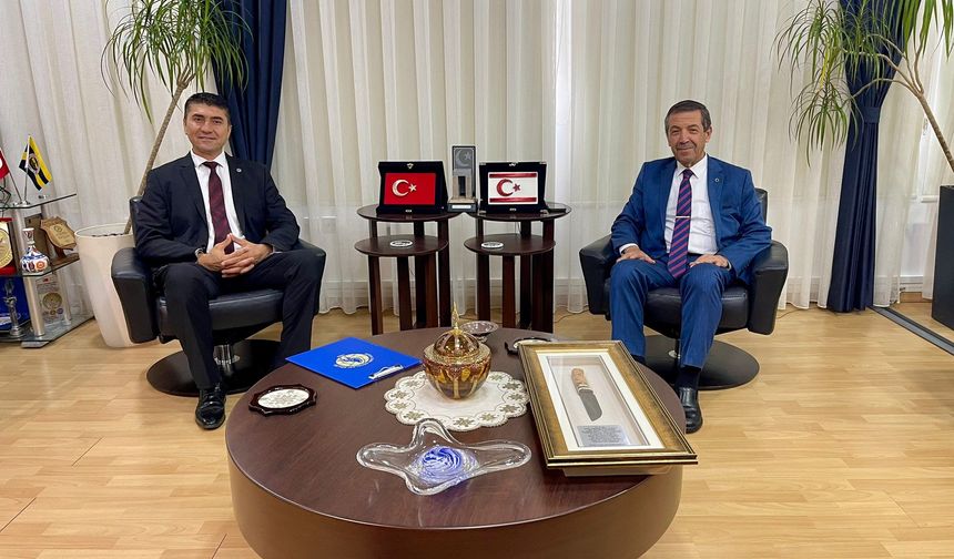 Dışişleri Bakanı Ertuğruloğlu, Dünya Türk Gençler Birliği Genel Başkanı Güzel’i kabul etti