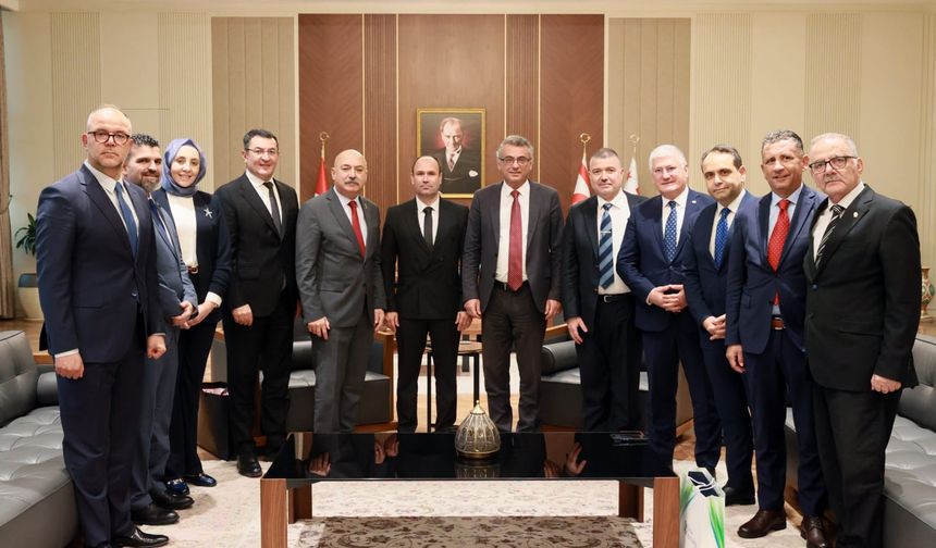 Erhürman, KKTC Sigorta ve Reasürans Şirketler Birliği ve Türkiye Sigorta Birliği'ni kabul etti