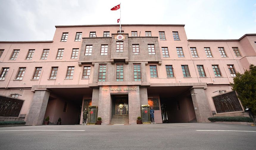 Karadeniz'de kontrolden çıktığı tespit edilen İHA düşürüldü