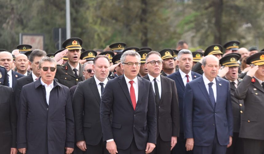 21-25 Aralık Milli Mücadele ve Şehitler Haftası dolayısıyla Şehitler Anıtı önünde tören düzenlendi