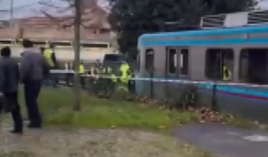 İstanbul'da tramvay raydan çıktı: Yolcular tahliye edildi