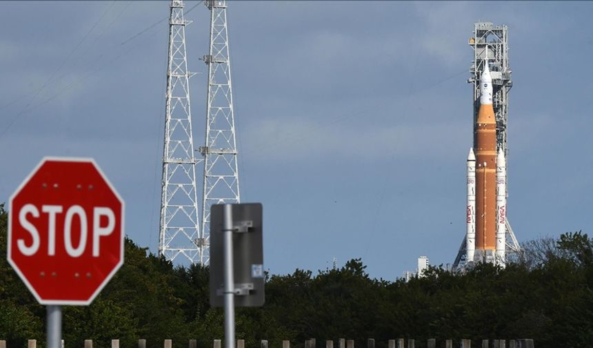 NASA, Ay'a dönüş programı "Artemis"in fırlatılışını dondurucu soğuklar nedeniyle erteledi