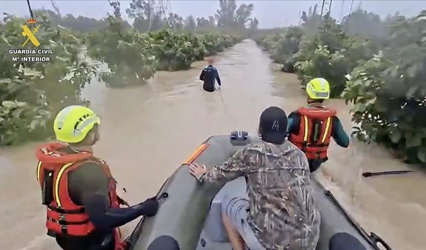 İspanya'da nehir taşması sonucu mahsur kalan 50 kişi tahliye edildi