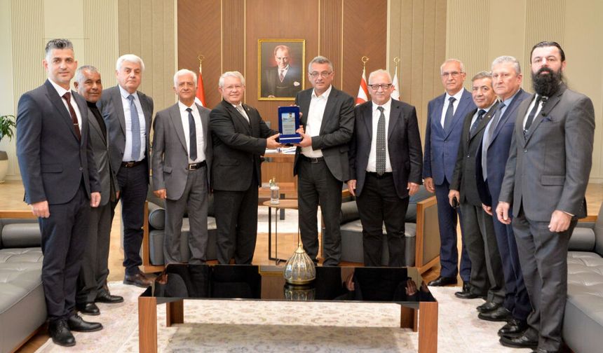 Erhürman, Atatürkçü Yurtsever Emekli Subay heyetini kabul etti