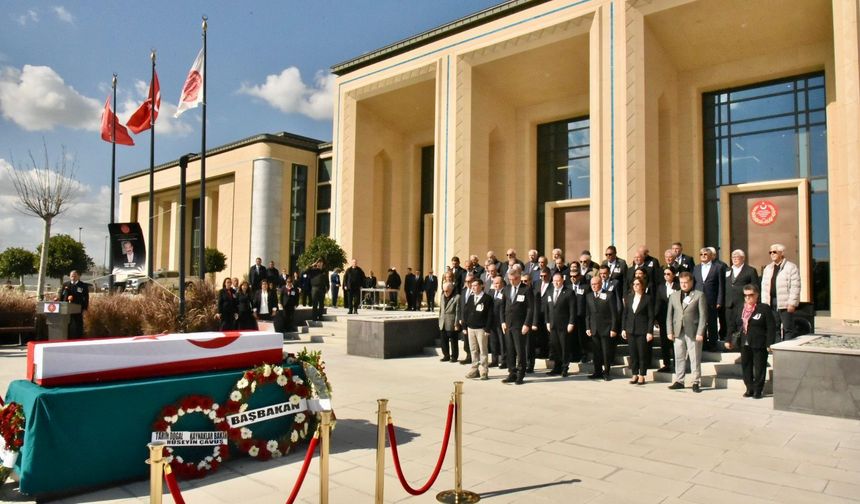 Merhum siyasetçi Salih Coşar son yolculuğuna uğurlanıyor...Coşar için Meclis’te tören düzenlendi