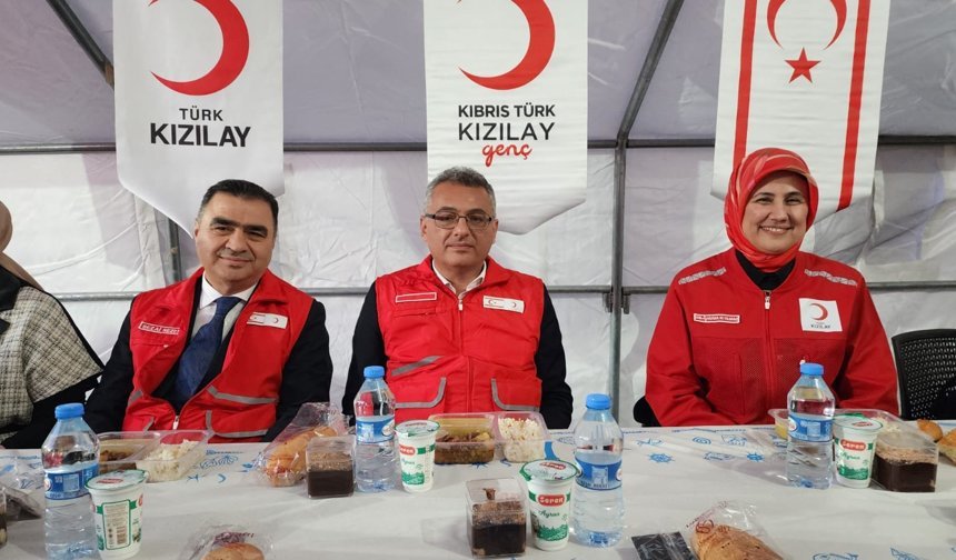 Cumhurbaşkanı Erhürman, “Kızılay İftar Sofrası”nı ziyaret etti