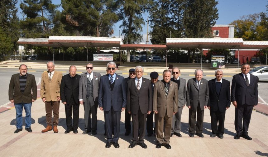 Kıbrıs TMT Mücahitler Derneği yeni yönetim kurulu üyeleri Atatürk Anıtı’na çelenk sundu