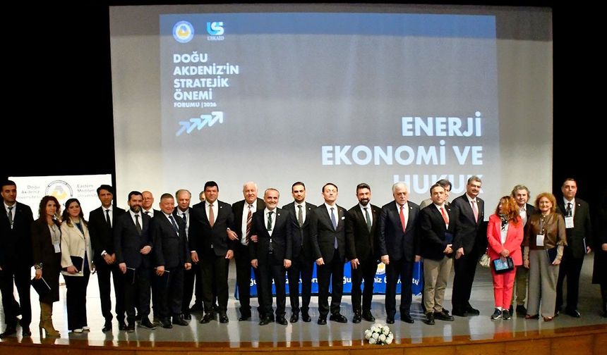 “Doğu Akdeniz’in Stratejik Önemi” konulu forum DAÜ’de yapıldı