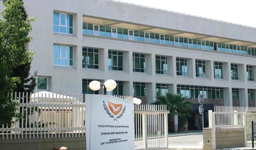 Rum Dışişleri Bakanlığı: BAE’den 950 kişi daha Kıbrıs’a getirildi