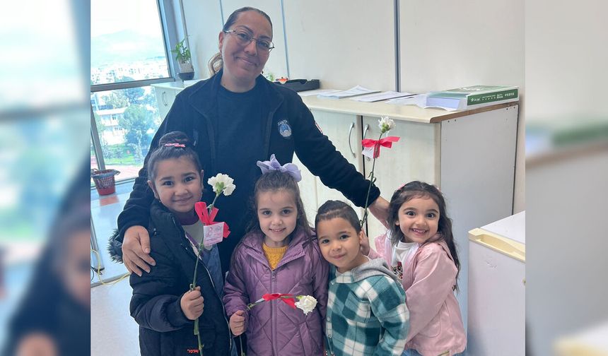 Miniklerden Kadınlar Günü’nde anlamlı jest