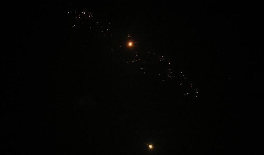 İran, İsrail'de nükleer tesisin bulunduğu bölgeyi vurdu