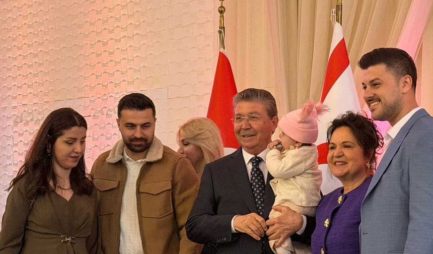 Başbakan Üstel, bayram tebriği kabul etti