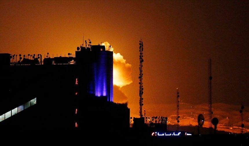 İran'ın başkenti Tahran'da patlamalar meydana geldi