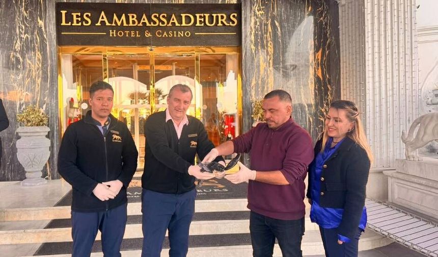 Les Ambassadeurs Hotel & Casino plajında yaralı kaplumbağa kurtarıldı
