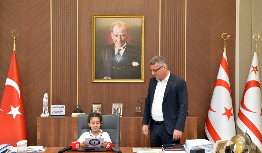 Cumhurbaşkanı Tufan Erhürman’ın koltuğuna Masal Şevki oturdu