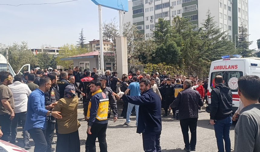 Kahramanmaraş'ta okulda silahlı saldırı: 4 Kişi hayatını kaybetti, 4'ü ağır 20 kişi yaralandı!