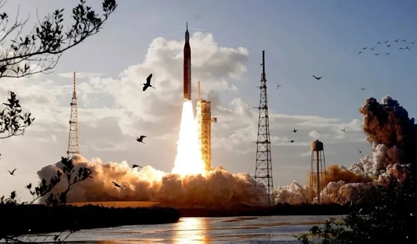 Kritik aşama geçildi: Artemis, Ay'ın uzak tarafına yaklaşıyor