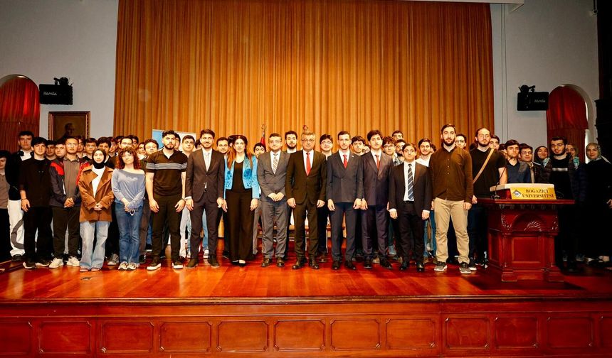 Erhürman, İstanbul’da akademik etkinliklere katılarak temaslarda bulundu