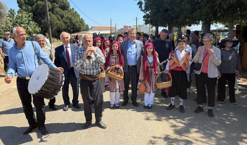 Başbakan Üstel, 15. Geleneksel Yeşilırmak Çilek Festivaline katıldı