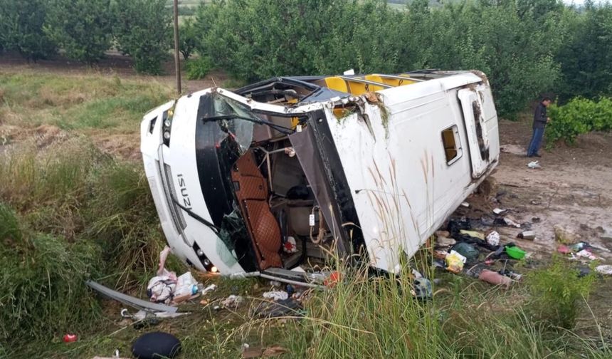 Isparta'da tur otobüsü devrildi: 4 ölü