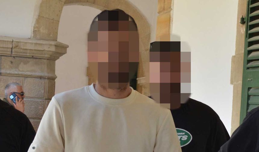 Yatağın Altından Uyuşturucu, Bahçedeki Bidondan Tabanca Çıktı